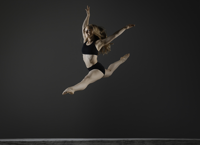 Zahna Simon leaping through the air